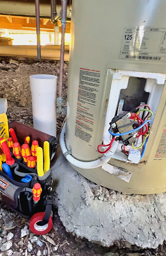 https://canningtonhotwater.com.au/uploads/2025/06/electric-hot-water-system-49471.jpg