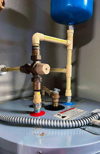https://canningtonhotwater.com.au/uploads/2025/06/electric-hot-water-system-73015.jpg
