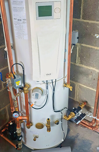 https://canningtonhotwater.com.au/uploads/2025/06/gas-hot-water-system-13675.jpg