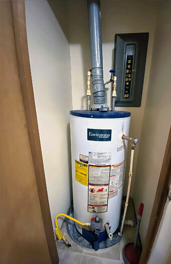 https://canningtonhotwater.com.au/uploads/2025/06/gas-hot-water-system-40702.jpg