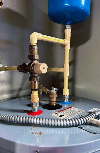 https://canningtonhotwater.com.au/uploads/2025/06/gas-hot-water-system-63012.jpg