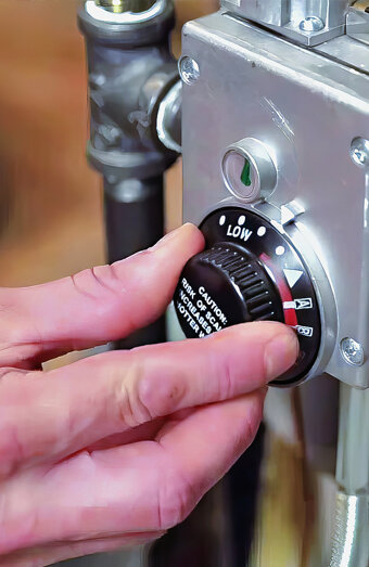 https://canningtonhotwater.com.au/uploads/2025/06/hot-water-servicing-70418.jpg